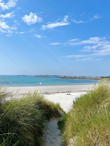 Charming little house 200 m from the beach