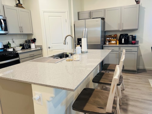 Super Clean new  1-Bd-1Bth N.Las Vegas, Aliante Casino, Golf, 15 min to Strip.