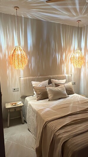3 bedrooms, WiFi, bed sheets - La Maison du Coque (Torrenueva)