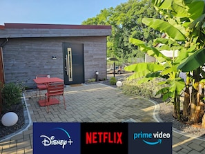 Outdoor dining - 2-room vacation rental in central Alsace, near Europapark! (Witternheim)