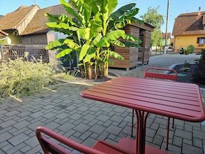 Outdoor dining - 2-room vacation rental in central Alsace, near Europapark! (Witternheim)