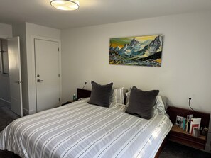 Iron/ironing board, Internet, bed sheets - Urban Family Home in Wine Country (Kelowna)