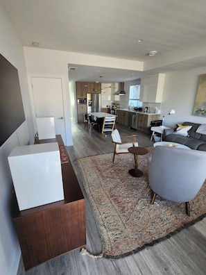 Living area - Urban Family Home in Wine Country (Kelowna)
