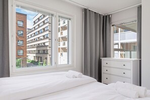 3 Schlafzimmer, Schreibtisch, Bügeleisen/Bügelbrett, Reisekinderbett