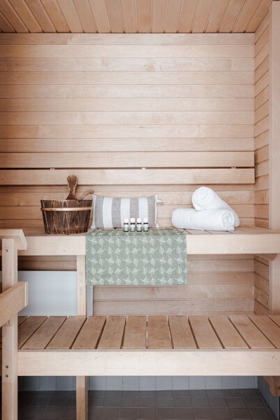 Large 3BR • Sauna • Free Parking • Walk to ferries