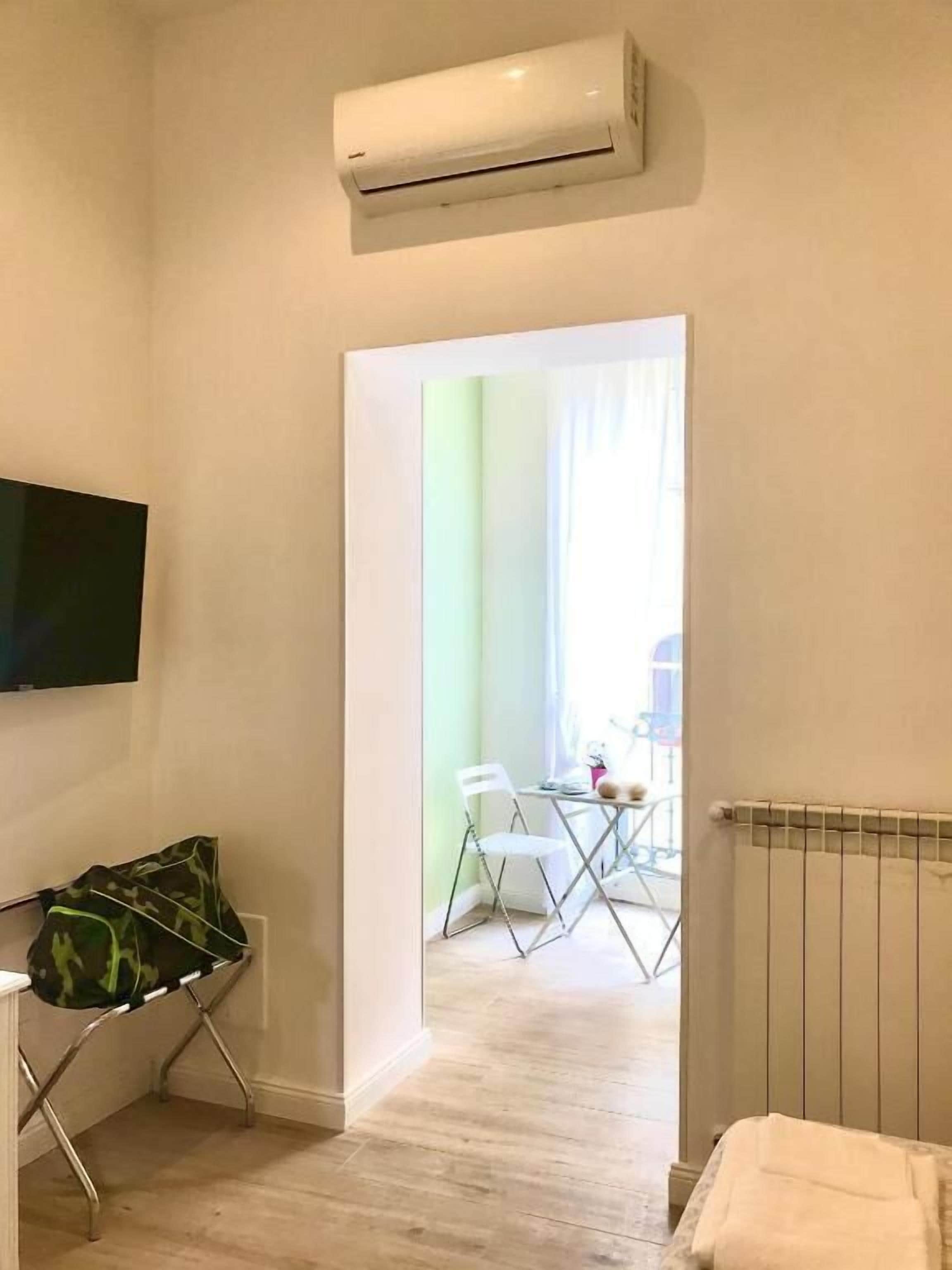 Double Room, Balcony, City View | Living area