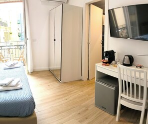 Classic Double Room, Balcony, City View | In-room safe, iron/ironing board (on request), WiFi (free) - Agorà (Naples)