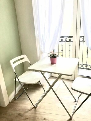 ห้องดับเบิล, ระเบียง, วิวเมือง | ร้านอาหาร
