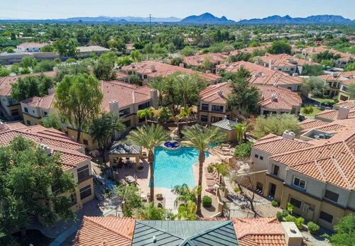 Scottsdale Poolside 3BR Condo - Mt Views - Luxury Community
