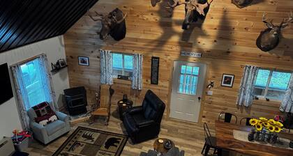 Beautiful 2 bedroom camp with all the amenities of home sleeps 13
