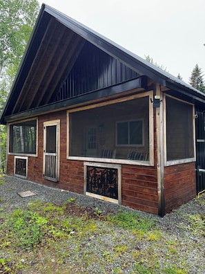 Exterior - Beautiful 2 bedroom camp with all the amenities of home sleeps 13 (Crystal)
