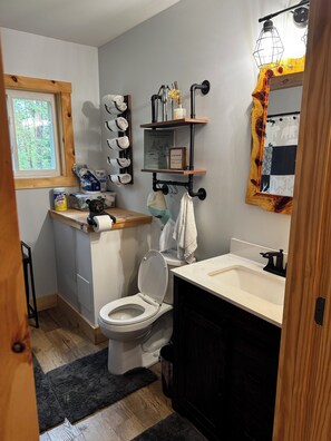 Towels - Beautiful 2 bedroom camp with all the amenities of home sleeps 13 (Crystal)