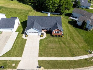 Exterior - Elegant and Updated 4-bedroom House Sleeps 8 / 3 Full Baths in charming Orrville (Orrville)