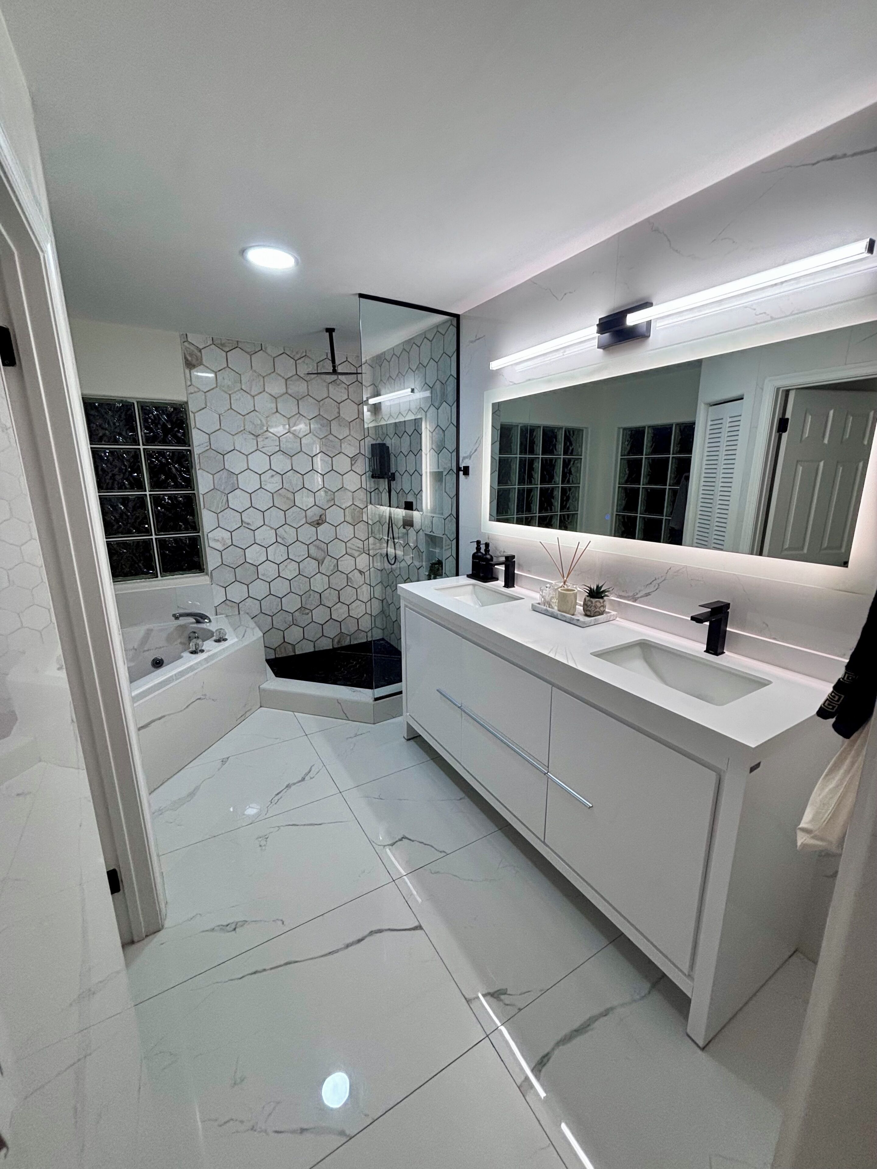 Shower, jetted tub, hair dryer, towels