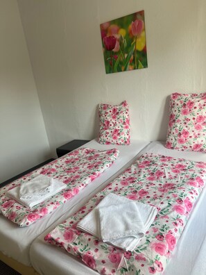 11 bedrooms, WiFi, bed sheets