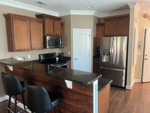 Private kitchen - Cozy Home Close to LMC, UofSC, & Downtown Lexington (West Columbia)