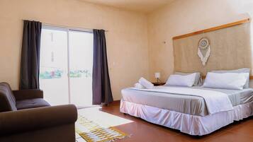 Deluxe House, 3 Bedrooms | Iron/ironing board, free WiFi