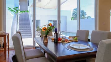 Deluxe House, 3 Bedrooms | Dining