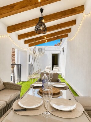 Outdoor dining - Casa Vicen (Bolbaite)