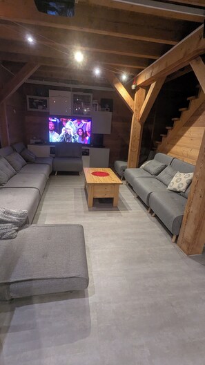 Living area - Vrbo Property (les orres)