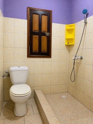 Shower, towels, soap, toilet paper - Amazing 3-bedroom house in pleasant Nosy Be perfect for relaxing getaway (nosy be)