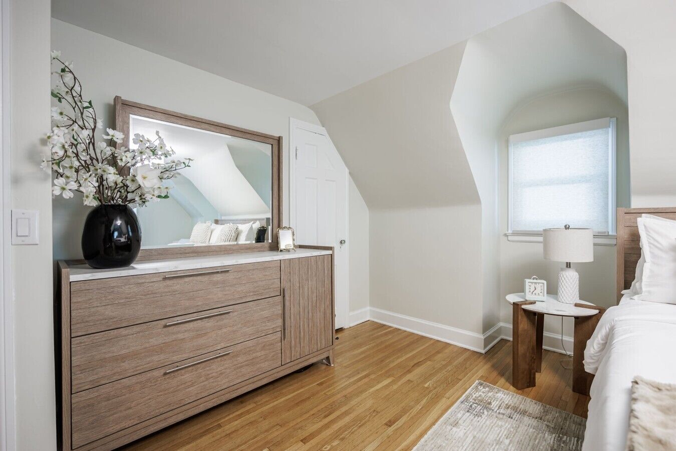 Desk, iron/ironing board, travel crib, WiFi