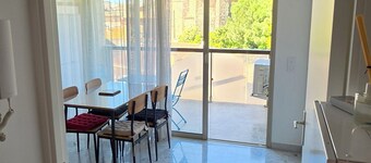 Studio apartment in downtown Saint-Raphaël—everything is within walking distance (TGV station, beach, and shops)
