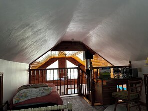 2 bedrooms, desk, free WiFi, bed sheets - Welcome to Chateau Lucille Joie-Your Adirondack Escape (Wells)