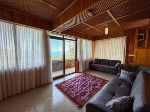 Suite, Kitchenette, Sea View | Living area - Serinyer Restaurant & Pansiyon (Ayvacik)