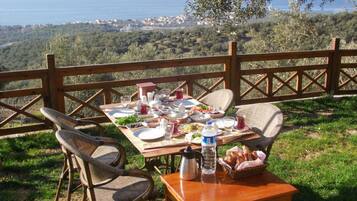 Bungalow, Sea View | Outdoor dining