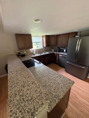 Coffee/tea maker, fridge, microwave, oven