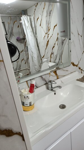 Bathroom - hospitium Tri A (At-Bashy)