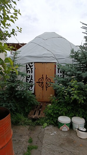 Exterior detail - hospitium Tri A (At-Bashy)