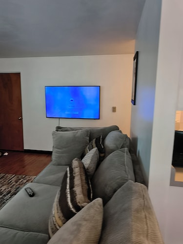 Enjoyable 1-bedroom apartment with AC in vibrant Seattle. A relaxing area.