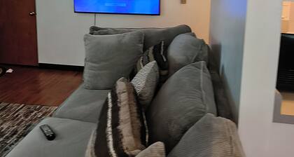 Enjoyable 1-bedroom apartment with AC in vibrant Seattle. A relaxing area.