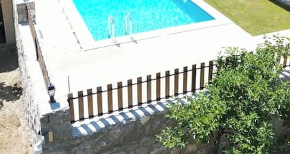 Cozy 2-Bedroom&Bathroom Farmhouse In Forest With Private Pool&ACs Close To Sea