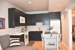 Private kitchen - Private 2BR Suite | Kitchen & Laundry (Saskatoon)