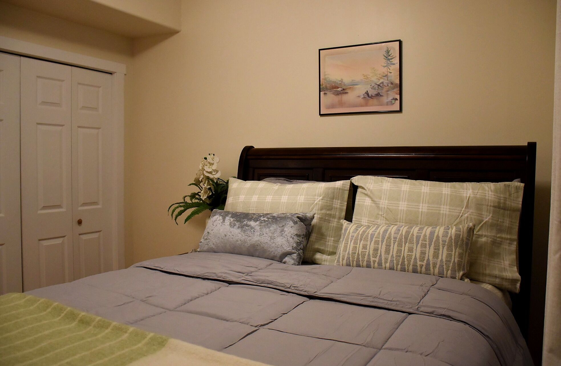 2 bedrooms, internet, bed sheets