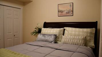2 bedrooms, internet, bed sheets
