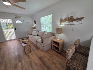 Living area - Make Beach Memories - Luxury AMI 2BR Beach House (Holmes Beach)