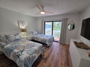 Iron/ironing board, WiFi, bed sheets - The Coralux #B - 2B/4+/2min walk to beach! (Holmes Beach)