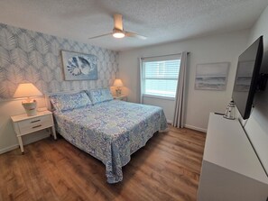 2 bedrooms, iron/ironing board, WiFi, bed sheets - Make Beach Memories - Luxury AMI 2BR Beach House (Holmes Beach)