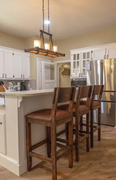 Charming Updated Cottage Peaceful Country Getaway