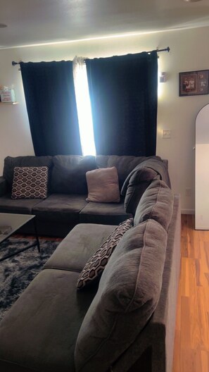 Living area - Wonderful 1-bedroom house with AC in pleasant West Fargo (West Fargo)