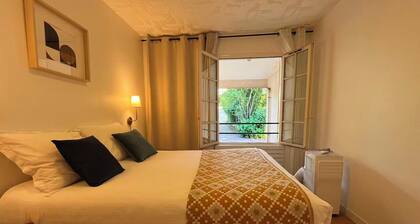 Lush Garden Villa near Paris / Pets Welcome & 4 Free Parking Spaces