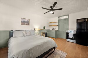 Room - Tech Terrace Cottage - TTU, J&B Coffee, Brewrey (Lubbock)