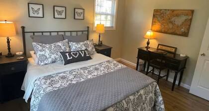 The Mountain Laurel Cottage Near Wildcat ATV Park.