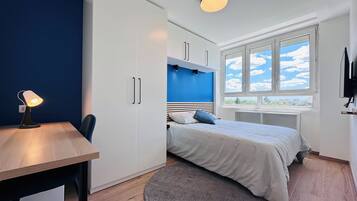 WiFi, bed sheets