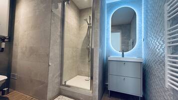 Shower, towels, toilet paper
