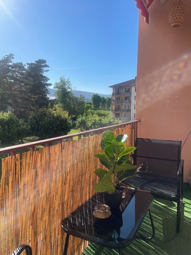Bright 3-bedroom apartment between Annecy and Aix-les-Bains • 5 passengers • Balcony with a view of the mountains
